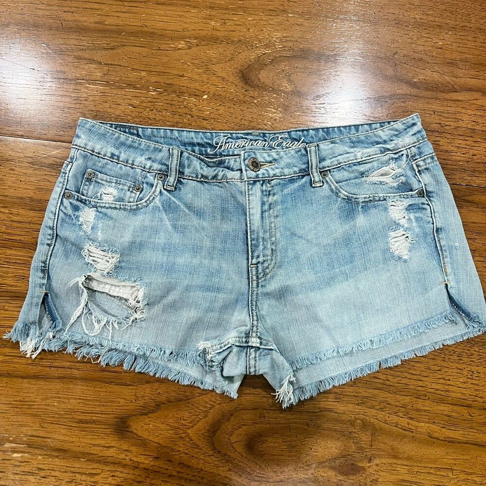 American Eagle Distressed Denim Shorts Light Wash Boho Festival Sz 10